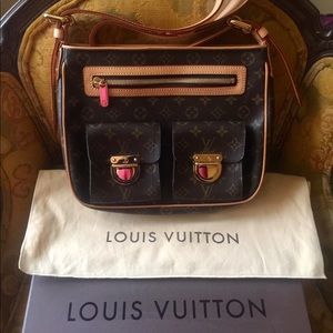 New Louis Vuitton Hudson GM Shoulderbag